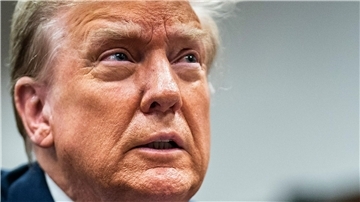 Donald Trump steht vor Gericht: Die Staatsanwaltschaft legt dem Ex-Präsidenten in dem Prozess die Fälschung von Geschäftsunterlagen zur Last.
