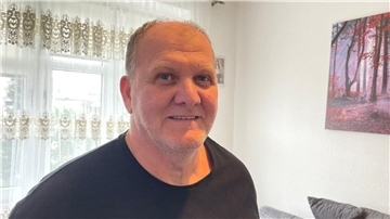 Doni Merovcis beherztes Eingreifen verhindert eine Messerattacke.