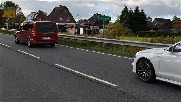 Dort, wo im Dorf Schwei Wohngebäude in Nähe der Bundesstraße 437 liegen, kommt es zu Lärmbelästigungen.
