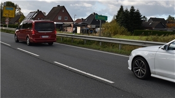 Dort, wo im Dorf Schwei Wohngebäude in Nähe der Bundesstraße 437 liegen, kommt es zu Lärmbelästigungen.