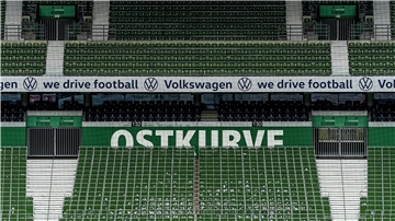 Dort, wo sonst die treuesten Fans von Werder Bremen stehen, war nur eine große Leere. Die Ostkurve im Weserstadion ohne Zuschauer ist das Symbolbild für das, was dem Fußball bei Geisterspielen fehl: die Emotionen.