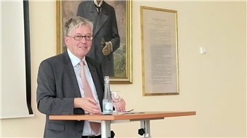 Dr. Hans-Peter Bartels 