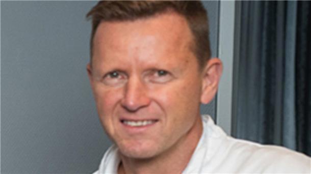 Chefarzt informiert über operative Behandlung von Adipositas Porträtfoto von Dr. Jan Hendrik Herrfurth