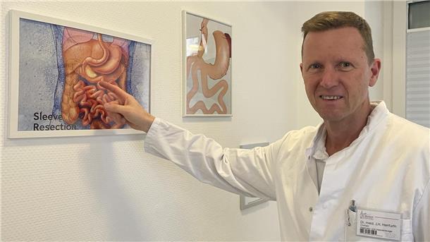 Das Foto zeigt den Chefarzt des Adipositas-Zentrums Wesermarsch, Dr. Jan Hendrik Herrfurth.