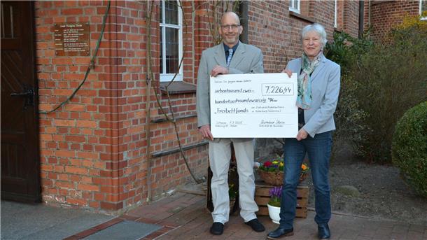 Dr. med. Friedrich- Wilhelm Caliebe engagiert sich beim Freibettfonds des Rotenburger Diakonieklinikums. Brigitte Burkardt organisiert maßgeblich den Adventsbasar der St. Dionysius-Gemeinde in Sittensen.