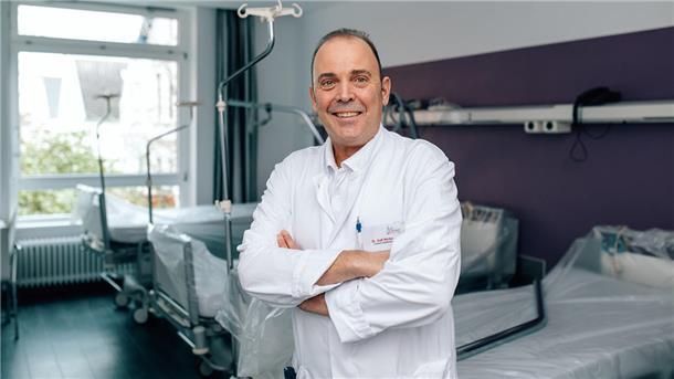 Vortrag über Anästhesie bei älteren und hochbetagten Patienten Dr. Ralf Winter, Chefarzt der Anästhesiologie und Intensivmedizin im St. Bernhard Hospital Brake