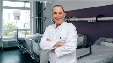 Vortrag über Anästhesie bei älteren und hochbetagten Patienten Dr. Ralf Winter, Chefarzt der Anästhesiologie und Intensivmedizin im St. Bernhard Hospital Brake