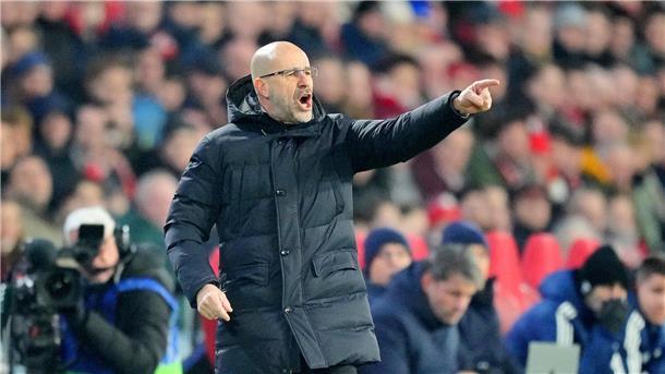 Neun Punkte Rückstand aufgeholt: PSV schnappt Ajax Titel weg Dramatische Aufholjagd gekrönt: Trainer Peter Bosz holt mit der PSV Eindhoven die Meisterschaft.