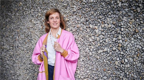 Dramaturgin Carolin Hochleichter ist eine der drei Leiterinnen des Berliner Theatertreffens.