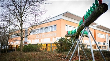 Draußenbleiben oder reinlassen? In Bremerhaven sind die Kinder- und Jugendtreffs unverändert offen.