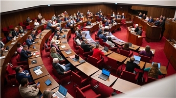 Drei Abgeordnete wollen künftig eng zusammenarbeiten und schließen sich zusammen. (Archivbild)