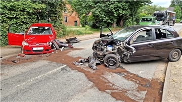 Drei Menschen werden bei einem Verkehrsunfall in Wilstedt verletzt.