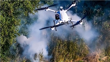 Fliegende Helfer bei der Feuerwehr Drohnen können zum Beispiel dabei helfen, ein Feuer schneller zu finden.