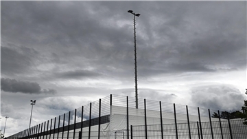 Dunkle Wolken über dem Trainingsplatz: Das Wetter passte zur tristen Stimmung im DFB-Quartier am Tag nach dem 1:2 gegen Portugal.