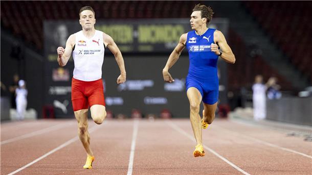 Show-Duell: Duplantis besiegt Hürden-Rekordler Warholm Duplantis (r) hatte bei seinem Sieg sogar noch Zeit, vor dem Ziel zur Seite zu Warholm zu schauen.