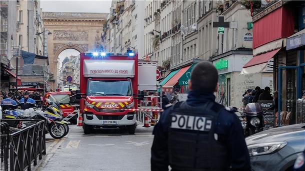 Durch Schüsse sind in Paris drei Menschen getötet worden.