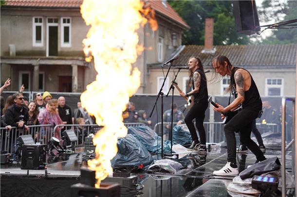 Dust Bolt rocken auch im Regen.