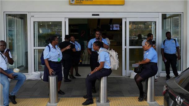 Dutzende Flüge gestrichen: Die Ausreise verzögert sich für viele Touristen.