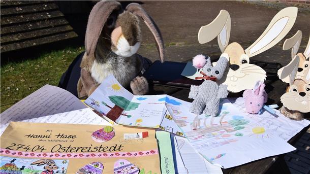 Ebenso aufwendig wie liebevoll gestaltete Briefe und Umschläge sind im Osterhasenbüro in Ostereistedt eingegangen.