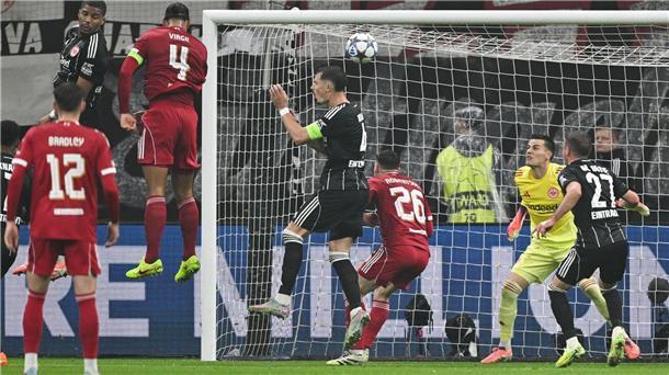 Mit Assistgeber Wirtz: Liverpool führt Frankfurt vor Ecke, Kopfball, Tor: So einfach ging es für Liverpool.