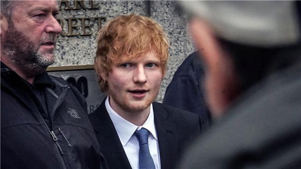 Ed Sheeran stimmte im Urheberrechtsstreit ein paar Takte einer Melodie an.