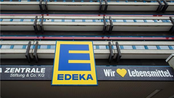 Streit von Edeka mit Markenartiklern hält an Edeka hat eigenen Aussagen zufolge bei vier Konzernen teilweise einen Bestellstopp verhängt, um den Druck zu erhöhen.