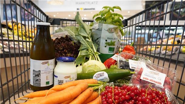 Edeka-Chef wirft Herstellern überhöhte Preisforderungen vor Edeka muss mit Lebensmittel-Herstellern Preise aushandeln. (Archivbild)