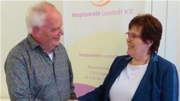 Edelgard Holze (rechts) ist die neue Vorsitzende des Hospizvereins Loxstedt. Bei der Jahreshauptversammlung wurde sie einstimmig als Nachfolgerin von Willy Ahrens gewählt (links).