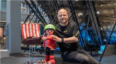 Egal ob groß oder klein: Es gibt kaum ein Playmobil-Teil, das Oliver Schaffer in seiner Sammlung von 200.000 Figuren und mehr als einer Million Einzelteilen nicht besitzt. 50.000 von ihnen kommen im Schifffahrtsmuseum zum Einsatz.