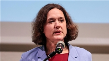 Kathrin Moosdorf spricht als Bremer Senatorin für Umwelt, Klima und Wissenschaft bei der Landesmitgliederversammlung der Bremer Grünen.
