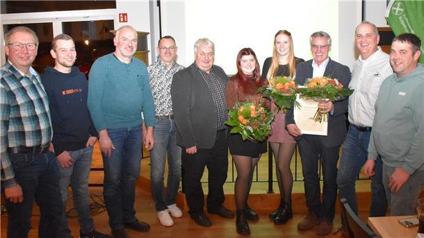 Raiffeisen-Warengenossenschaft Butjadingen/Seefeld hält erfolgreich Kurs Ehrungen anlässlich der Generalversammlung der Raiffeisen-Warengenossenschaft Butjadingen/Seefeld
