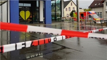 Ein 16-Jährigen wird brutal niedergestochen. Streit mit dem mutmaßlichen Täter gab es vorher laut Ermittlern nicht.