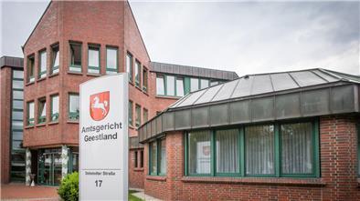 Ein 36 Jahre alter Fleischzerleger wurde am Amtsgericht Geestland wegen  gefährlicher Körperverletzung angeklagt.