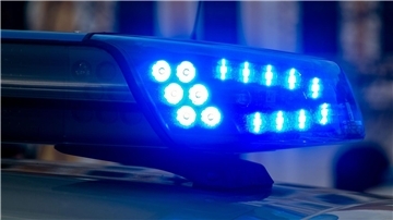 Ein 42-jähriger Polizist wurde bei dem Einsatz schwer verletzt. Der Präsident der Polizeidirektion Oldenburg, Johann Kühme, wird gegen die Täter Strafantrag stellen.