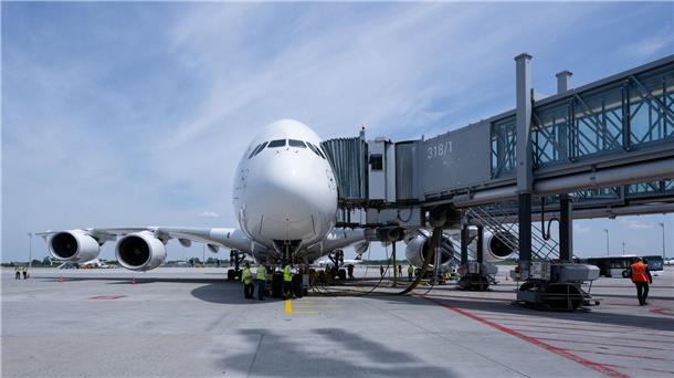 Piloten: Deutsche Flughäfen mit verbesserter Sicherheit Ein Airbus A380 auf dem Flughafen München vor dem Abflug nach Boston.