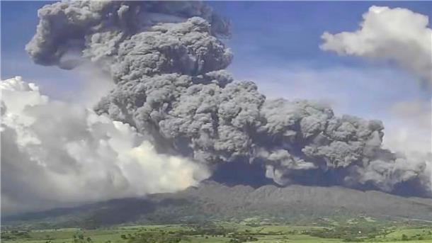 Tausende fliehen vor Vulkan Kanlaon auf den Philippinen Ein Ausbruch des Vulkans Kanlaon auf den Philippinen hat Tausende Menschen in die Flucht getrieben.