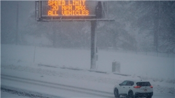 Ein Autofahrer auf der Interstate 80.