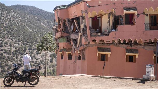 Ein beschädigtes Hotel im Dorf Moulay Brahim außerhalb von Marrakesch.