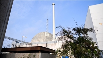 Ein Blick auf das Kernkraftwerk Unterweser. Seit 2018 läuft der Rückbau. Ab sofort darf Bauschutt in der Deponie in Brake-Käseburg eingelagert werden.