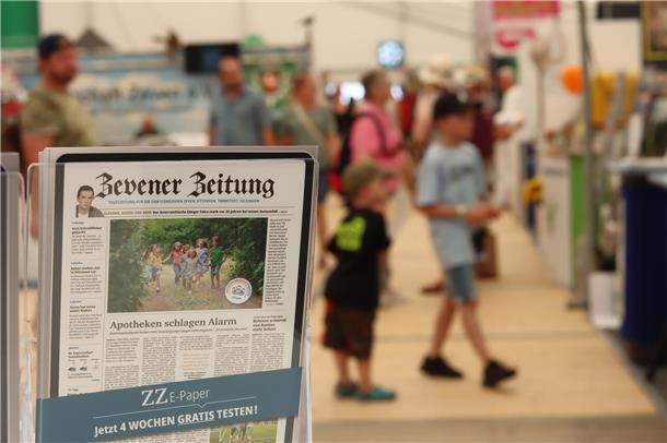 Ein Blick vom Messestand der Zevener Zeitung. 