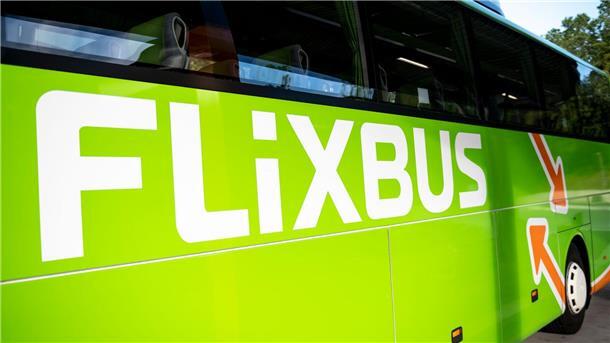 Flix expandiert mit Fernbussen nach Indien Ein Flixbus steht im Zentralen Omnibusbahnhof in Berlin.