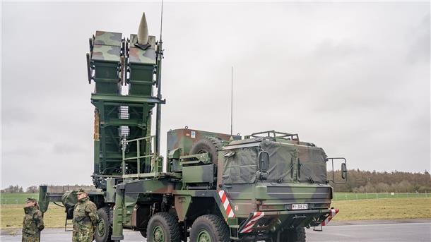 Krieg gegen die Ukraine: So ist die Lage Ein gefechtsbereites Flugabwehrraketensystem der Deutschen Bundeswehr vom Typ „Patriot“.