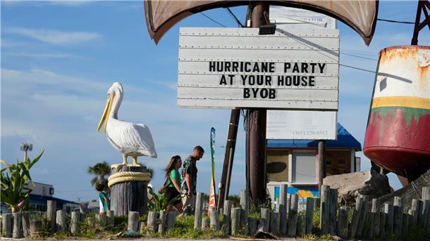 Sturm „Beryl“ kommt US-Küste immer näher Ein geschlossenes Restaurant in Texas kündigt eine „Hurrikan-Party bei dir zuhause“ an