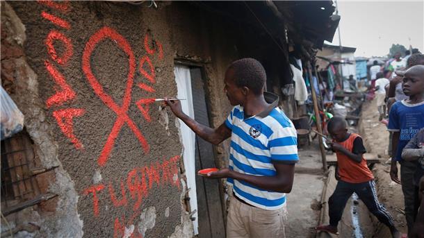 US-Hilfskürzungen - Sorge und Panik bei HIV-Infizierten Ein Graffiti ruft zur Vermeidung von Aids auf (Archivbild)