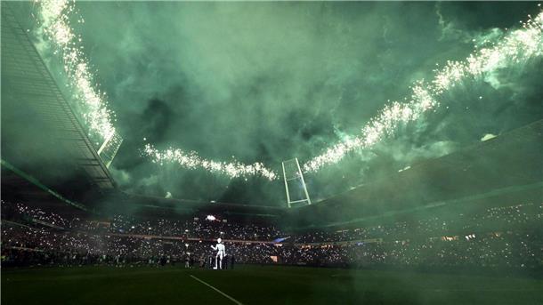 Großer Diego-Abschied: XXL-Puppe stellt 62-Meter-Tor nach Ein großes Spektakel gab’s in Bremen beim Abschiedsspiel für Diego.