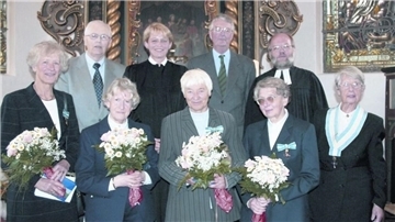 Gruppenfoto von 2005 mit den letzten drei Klosterfrauen