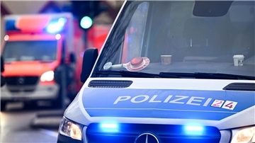 Ein Helfer, der schlichten wollte, wurde mit einem Messer bedroht. (Symbolbild)