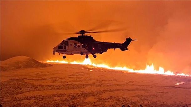 Lage nach Vulkanausbruch auf Island stabil Ein Hubschrauber wagt sich in die Nähe des Magma-Stroms.