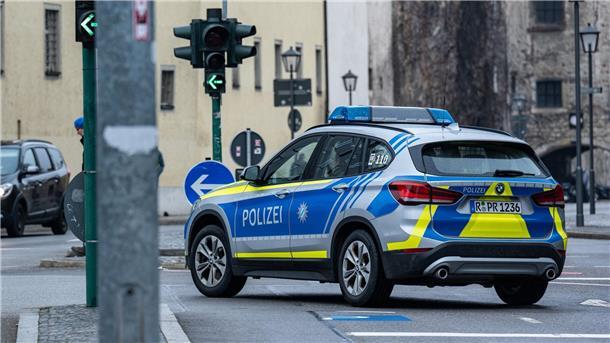 Aus Regensburg geflüchteter Mörder in Frankreich gefasst Ein in Regensburg entflohener Häftling ist Fahndern in Frankreich nahe der deutschen Grenze ins Netz gegangen.