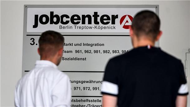 Städtetag: Jobcenter für „Job-Turbo“ für Geflüchtete stärken „Ein Integrationsturbo für Geflüchtete und Sparpolitik bei den Jobcentern passen nicht zusammen“, sagt Städtetag-Hauptgeschäftsführer Helmut Dedy.